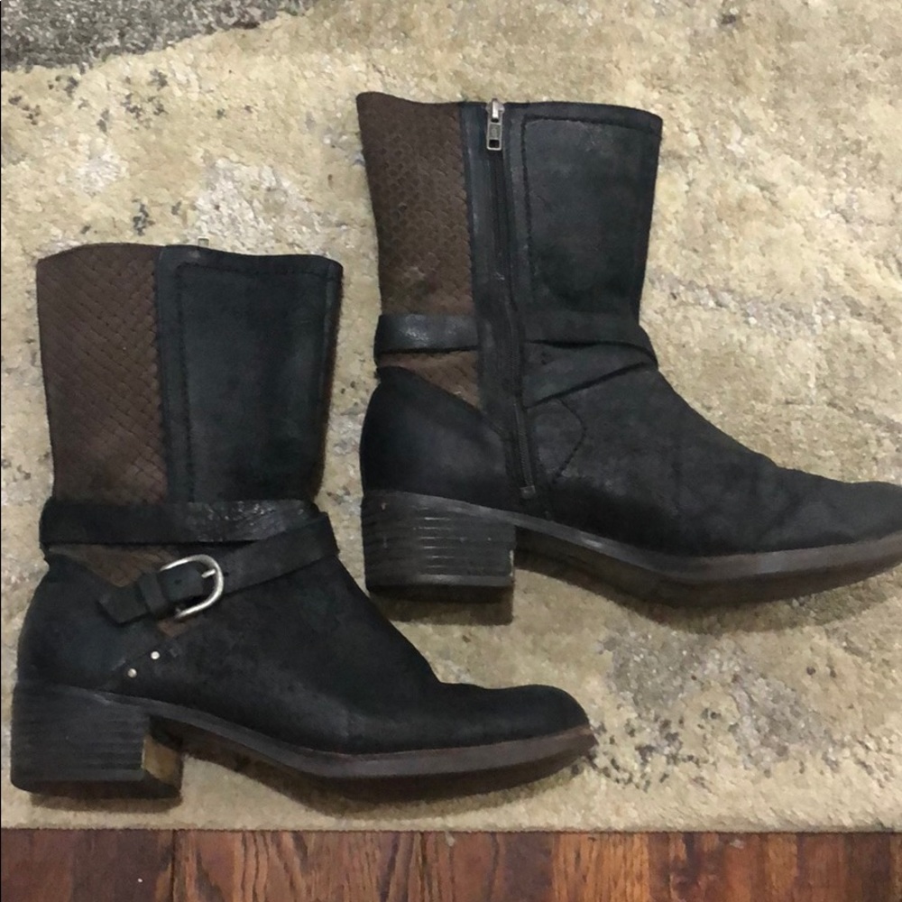 Leather UGG boots size 9